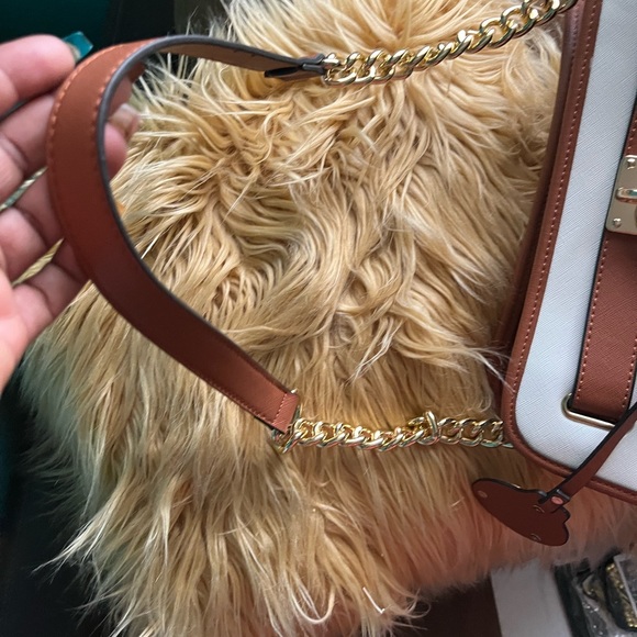 New Never used Cream and Tan Tote Purse with gold chain - Picture 4 of 5